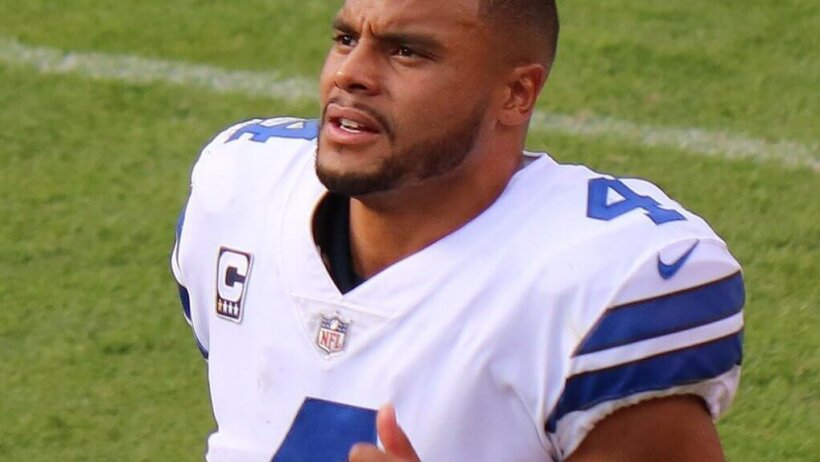 Dak Prescott gives thumbs up