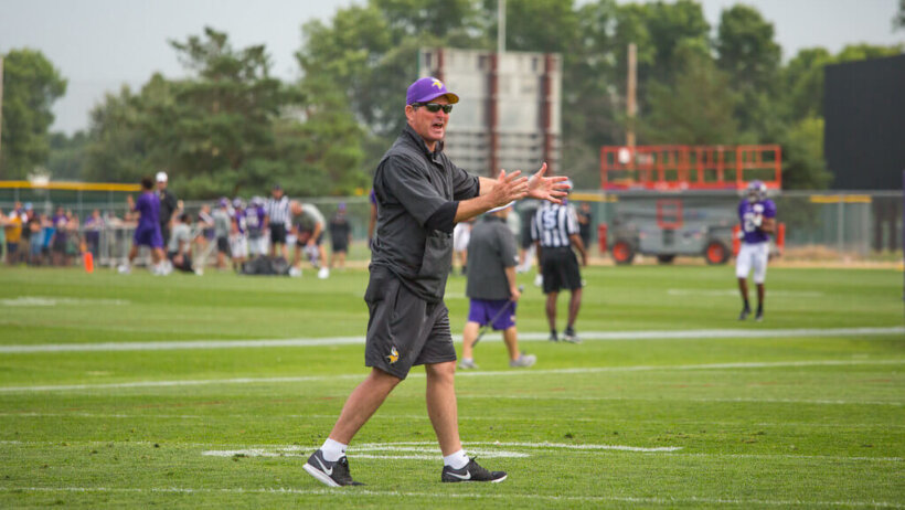 Mike Zimmer clapping hands