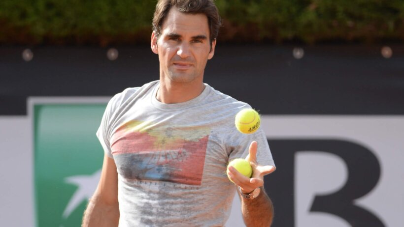 Roger Federer looks for an eighth Dubai win