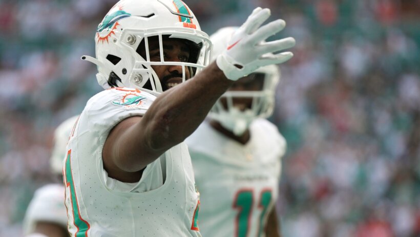 Miami Dolphins running back Raheem Mostert celebrates a TD