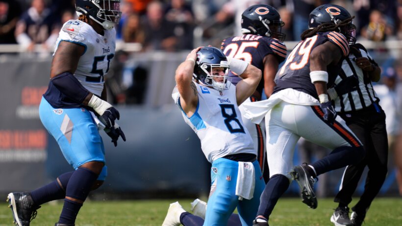 Will Levis reacts to a Bears pick six.