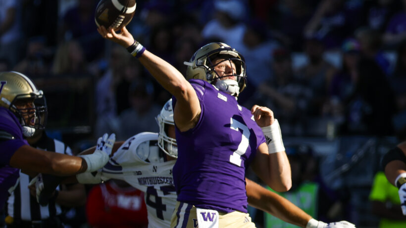 Washington Huskies quarterback Will Rogers passes the ball
