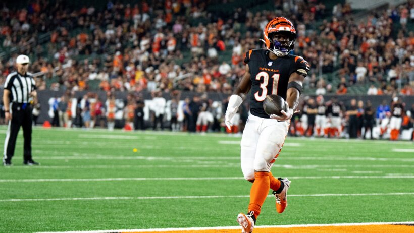 Zack Moss scoring a touchdown