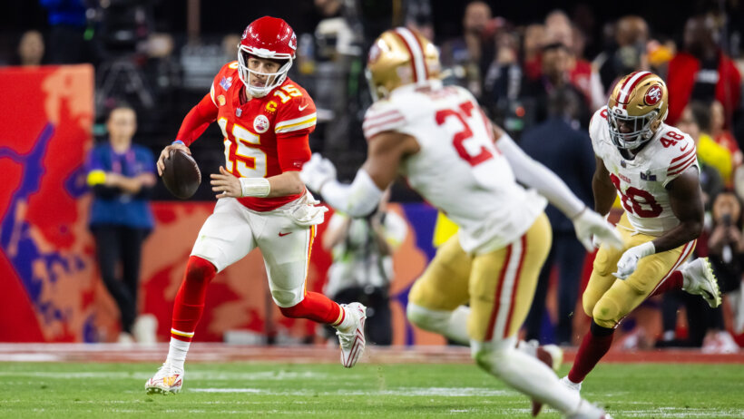 Kansas City Chiefs quarterback Patrick Mahomes rushes the ball against the San Francisco 49ers