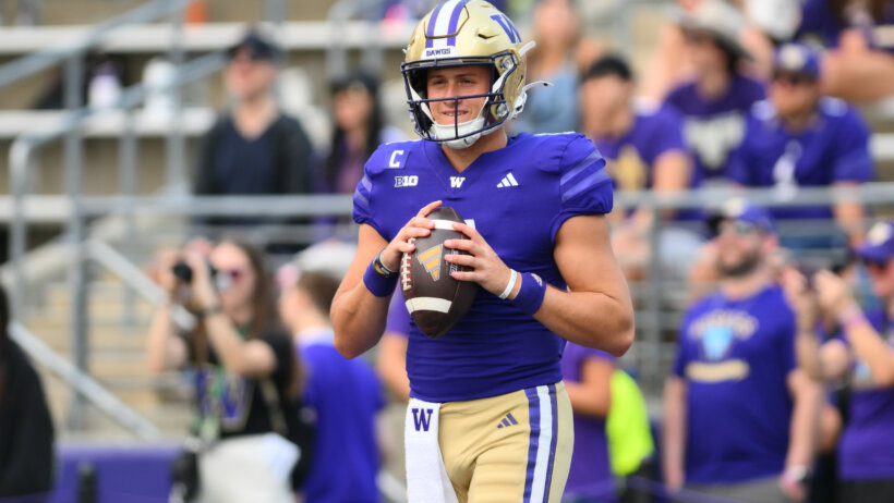 Washington Huskies quarterback Will Rogers during warmups