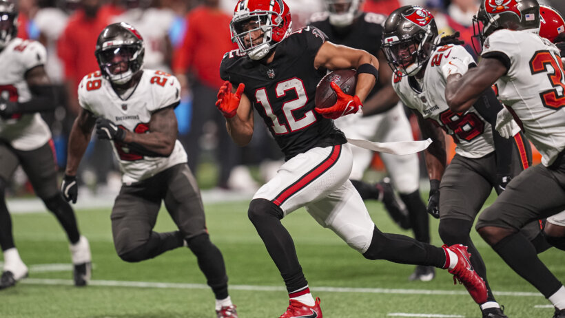 Atlanta Falcons wide receiver KhaDarel Hodge runs for a TD