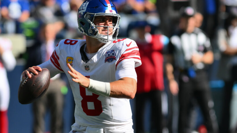 New York Giants quarterback Daniel Jones throwing a pass