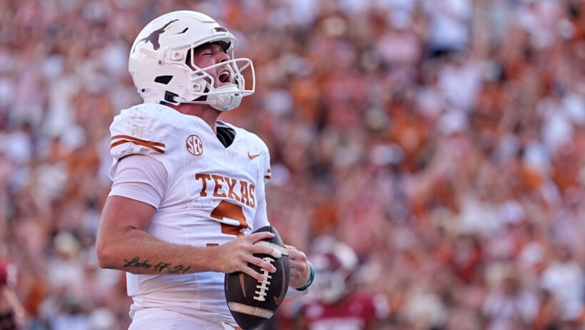 Texas Longhorns quarterback Quinn Ewers celebrates a TD