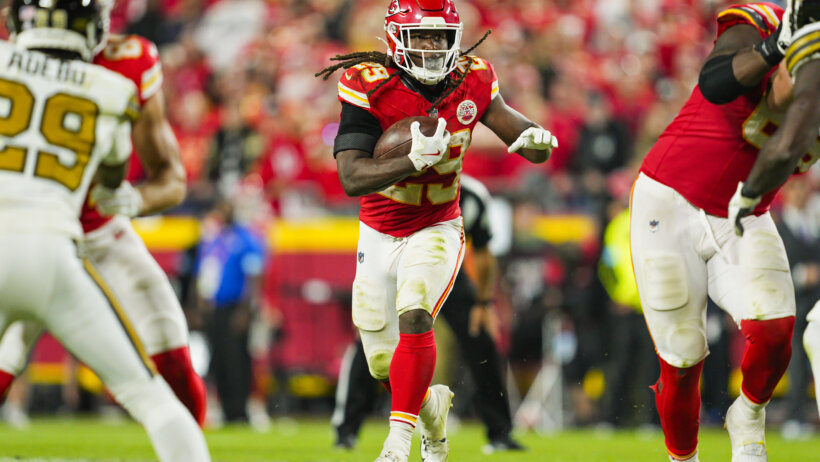 Kareem Hunt running the ball