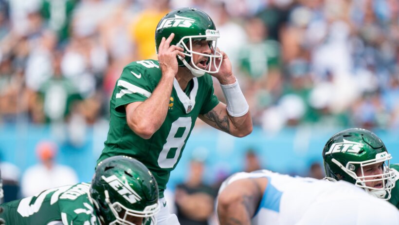New York Jets quarterback Aaron Rodgers calls a play