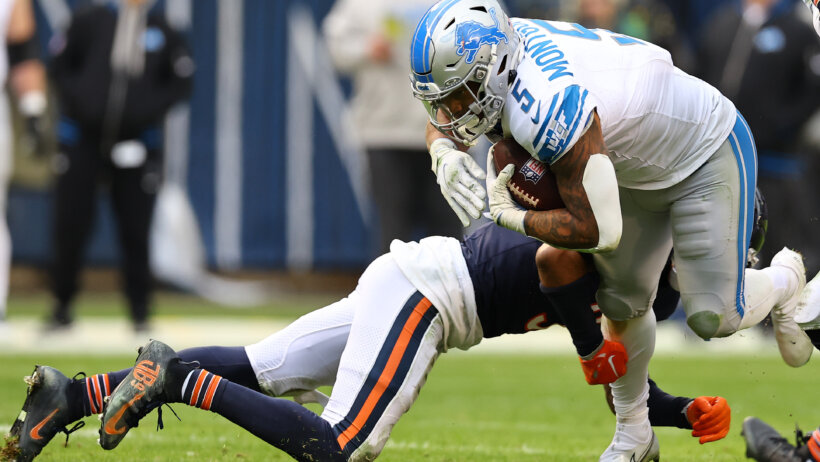 Detroit Lions running back David Montgomery running the ball against the Chicago Bears