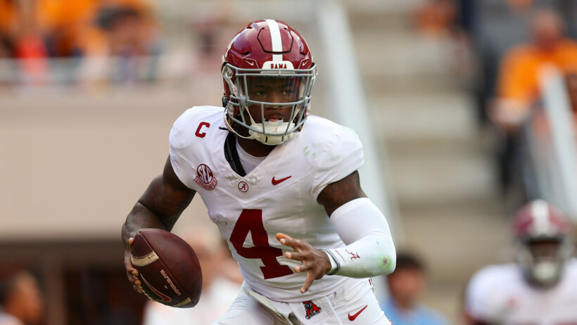Jalen Milroe rushes versus Tennessee.