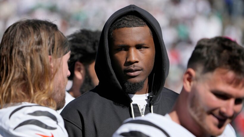Injured Cincinnati Bengals wide receiver Tee Higgins on the sideline in street clothes