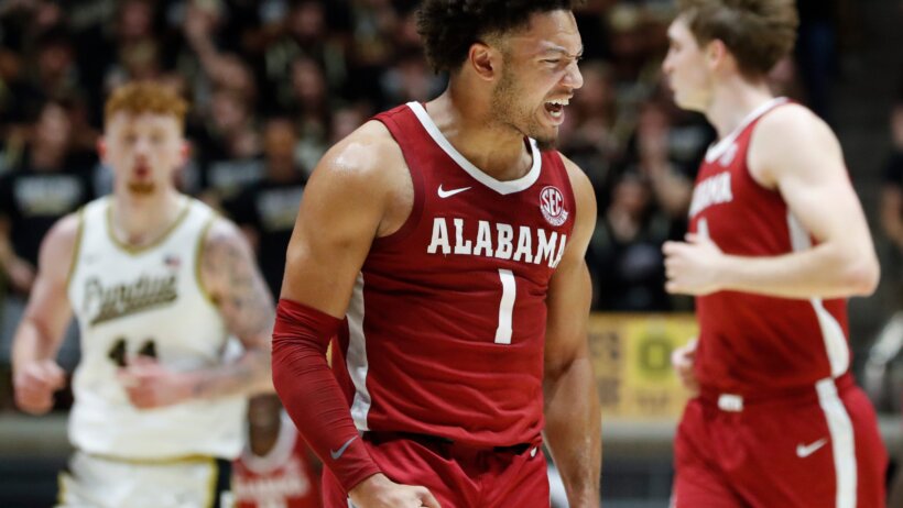 Alabama Crimson Tide guard Mark Sears yells after making a bucket