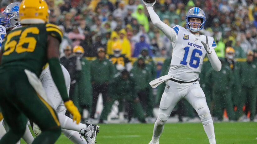 Detroit Lions quarterback Jared Goff throwing a pass against the Green Bay Packers
