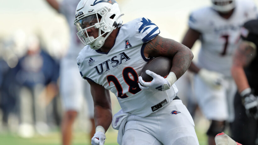 UTSA Roadrunners running back Brandon High Jr carrying the ball