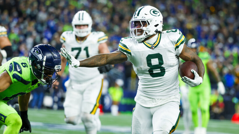 Josh Jacobs breaks a big run against the Seahawks.