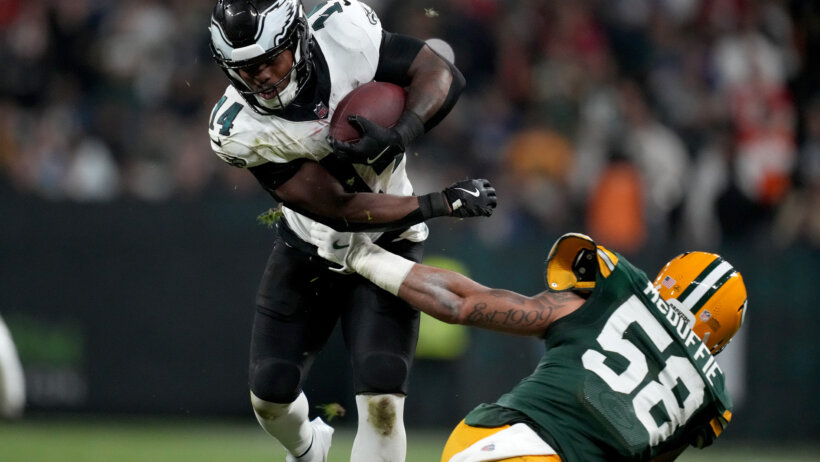 ia Eagles running back Kenneth Gainwell gets past a tackle by Green Bay Packers linebacker Isaiah McDuffie