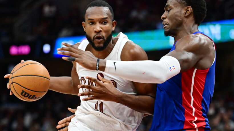 Cleveland Cavaliers forward Evan Mobley drives against Detroit Pistons center Jalen Duren