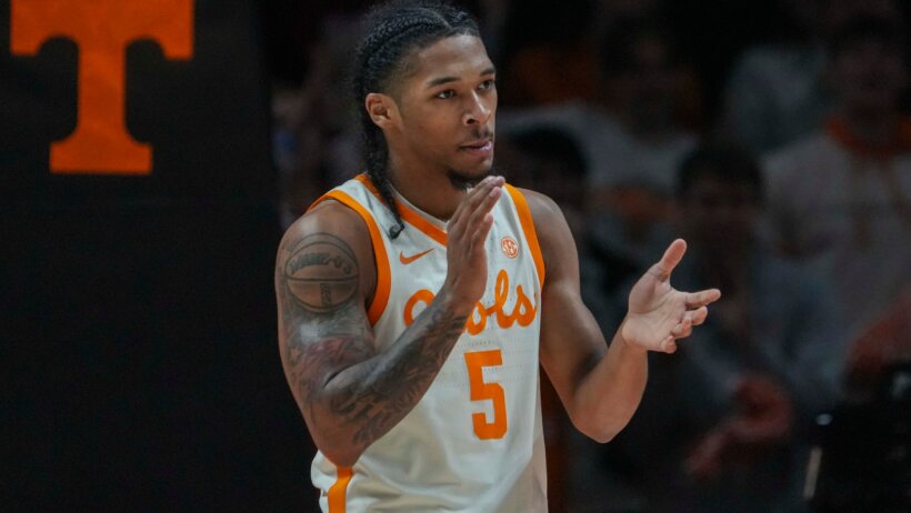 Tennessee guard Zakai Zeigler clapping on the court