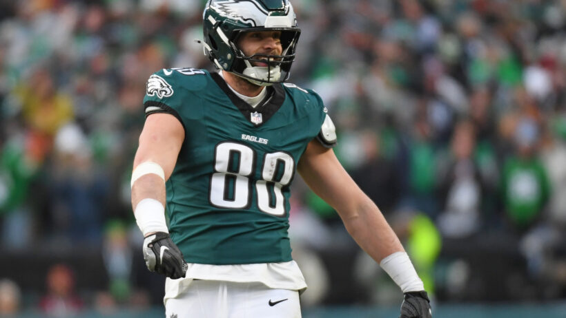 Philadelphia Eagles tight end Dallas Goedert on the field