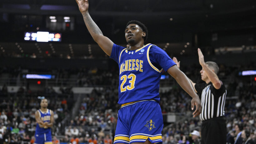 Brandon Murray celebrates 3-point make