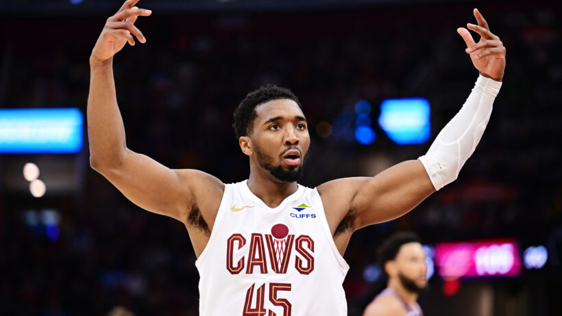 Donovan Mitchell arms up