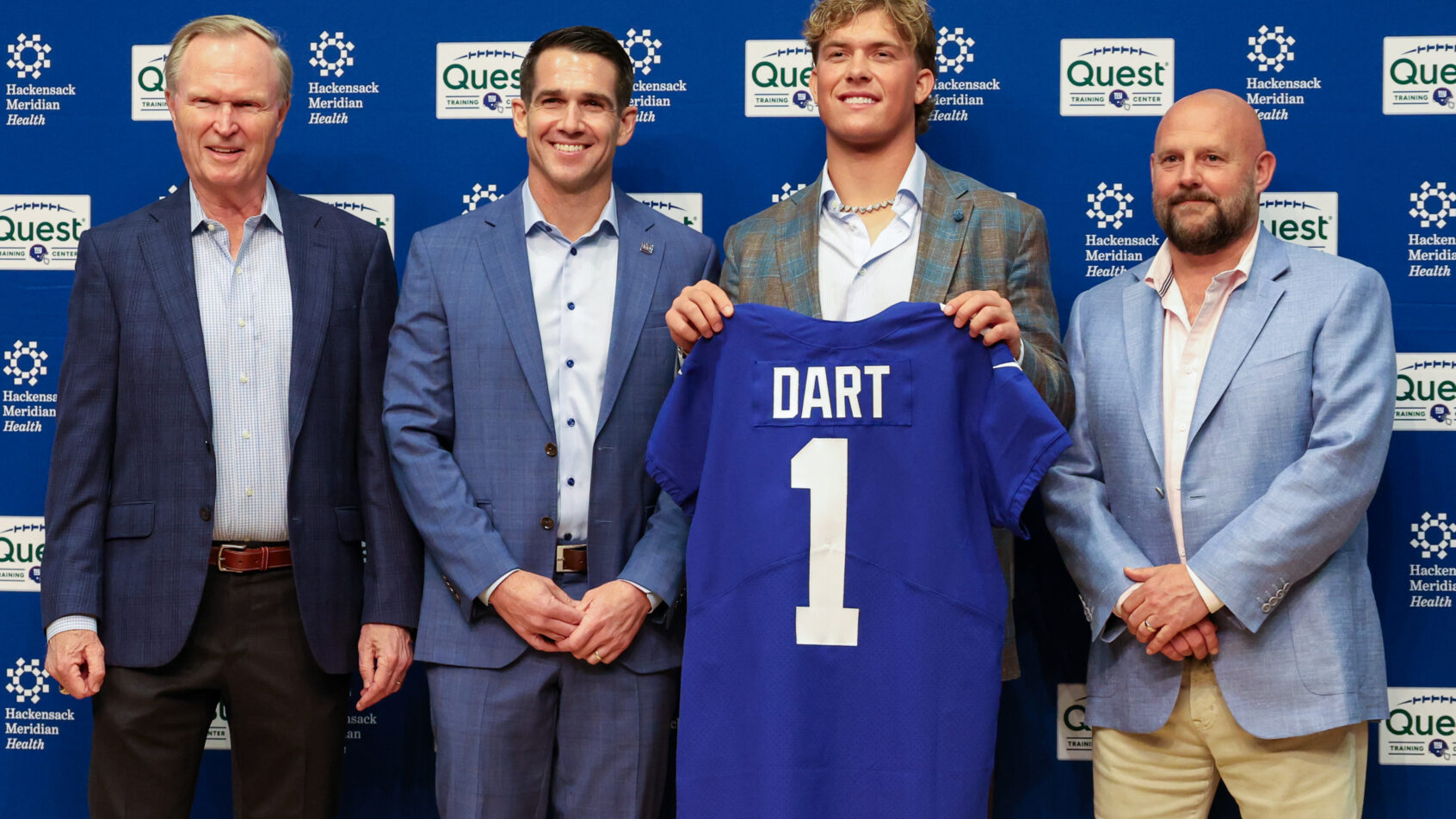 Jaxson Dart poses with the New York Giants.