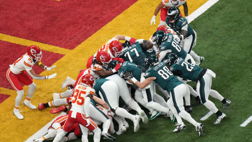 Jalen Hurts scores a Super Bowl TD on the tush push play.