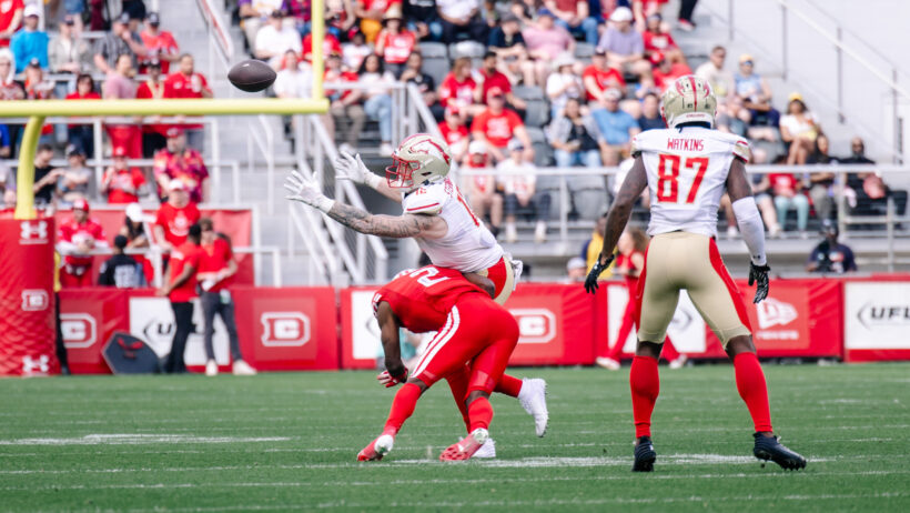 Baltimore Stallions tight end Jace Sternberger attempts to make a contested catch.