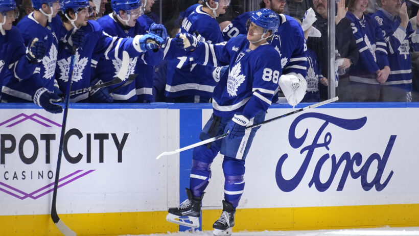 William Nylander goal celebration at bench
