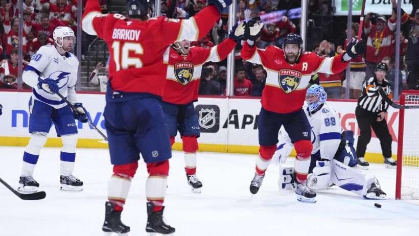 Panthers celebrate a goal vs Lightning.