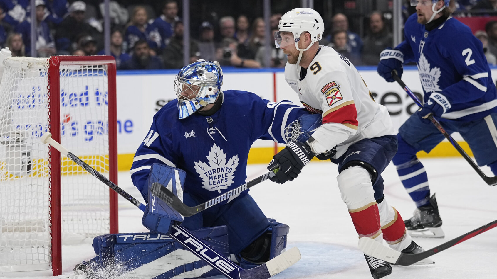 Anthony Stolarz and Sam Bennett battle in front of net
