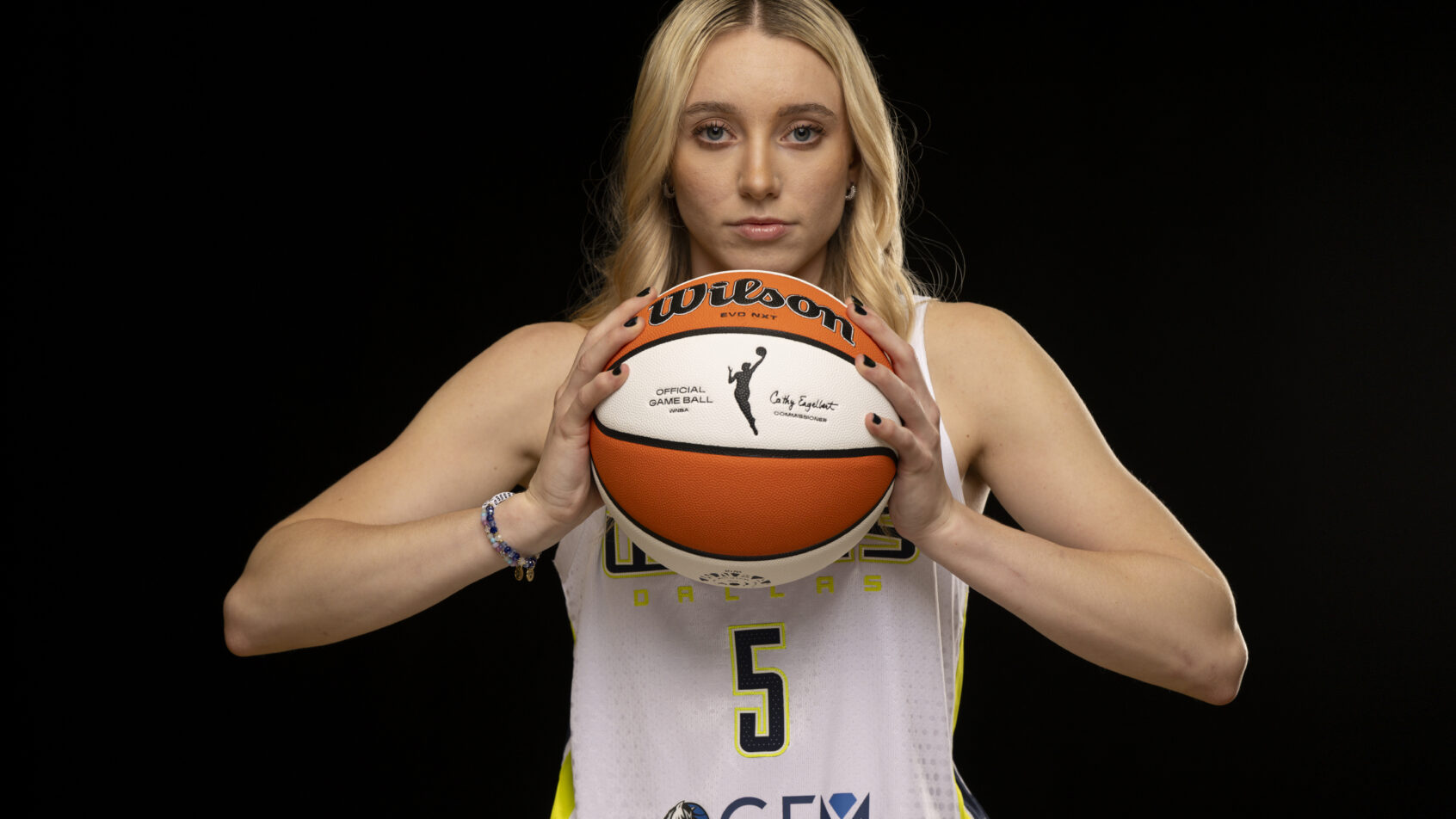 Paige Bueckers holding basketball