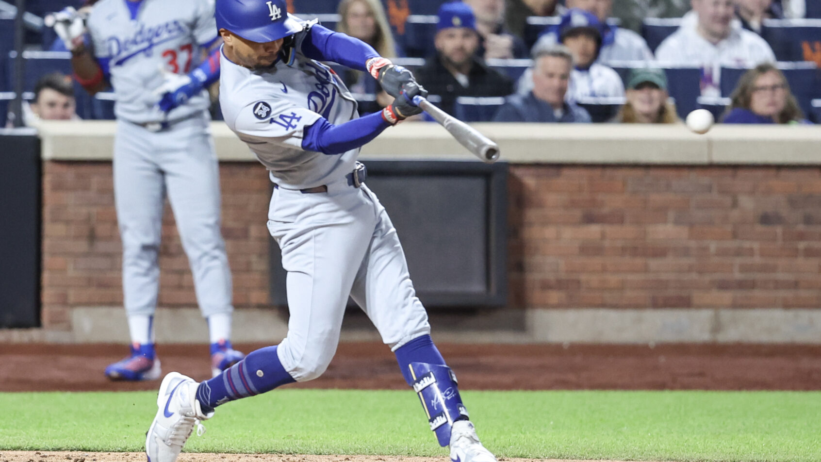 Los Angeles Dodgers shortstop Mookie Betts swinging the bat