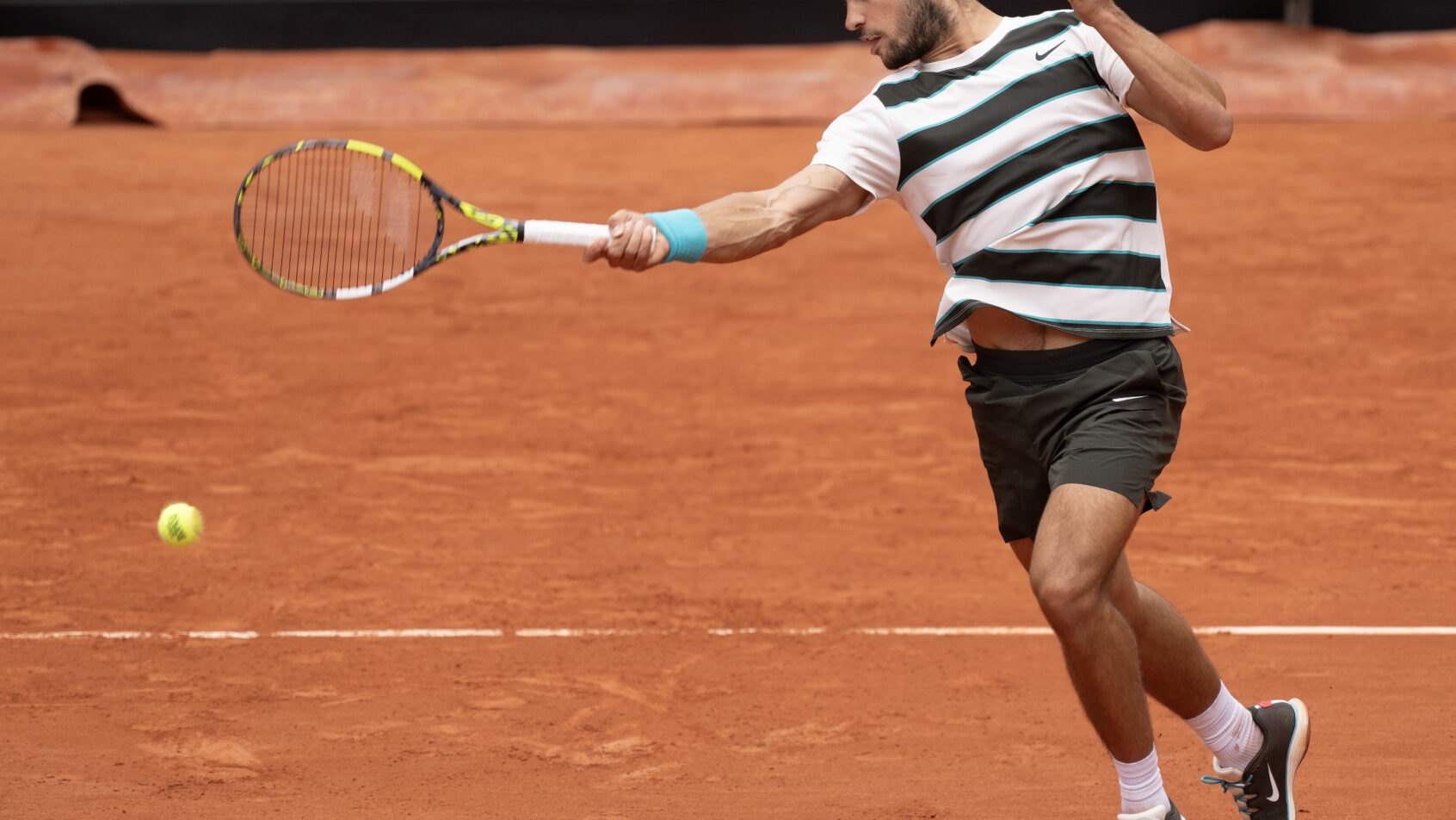 Carlos Alcaraz smacks a forehand at the French Open.