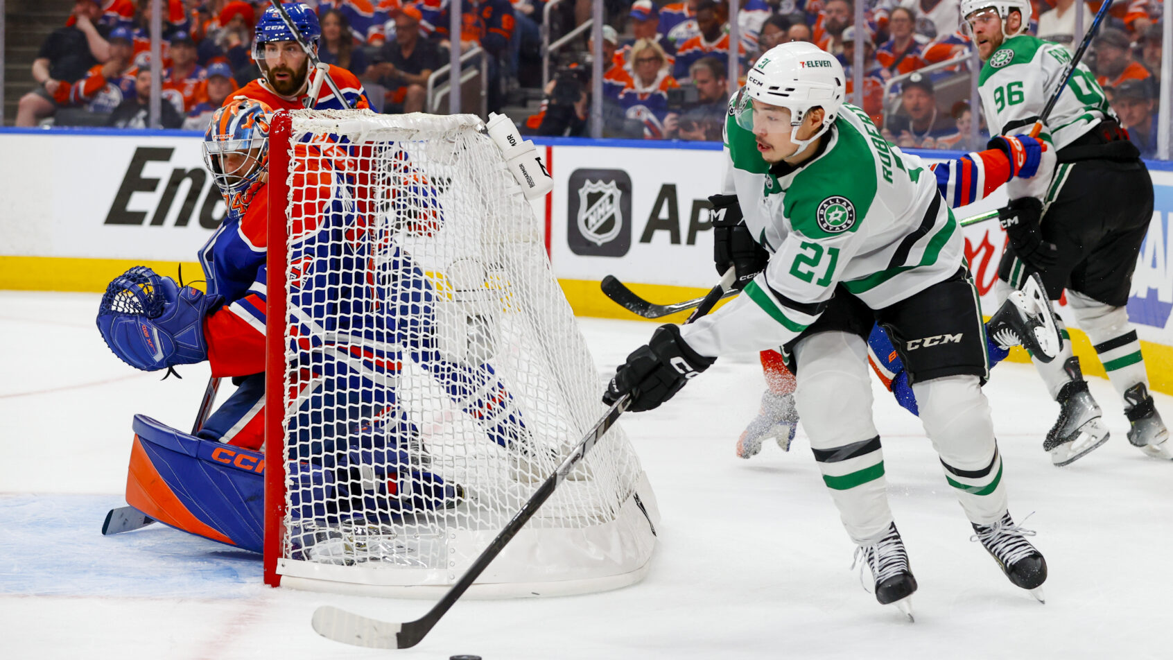 Jason Robertson controls the puck in the Oilers zone.
