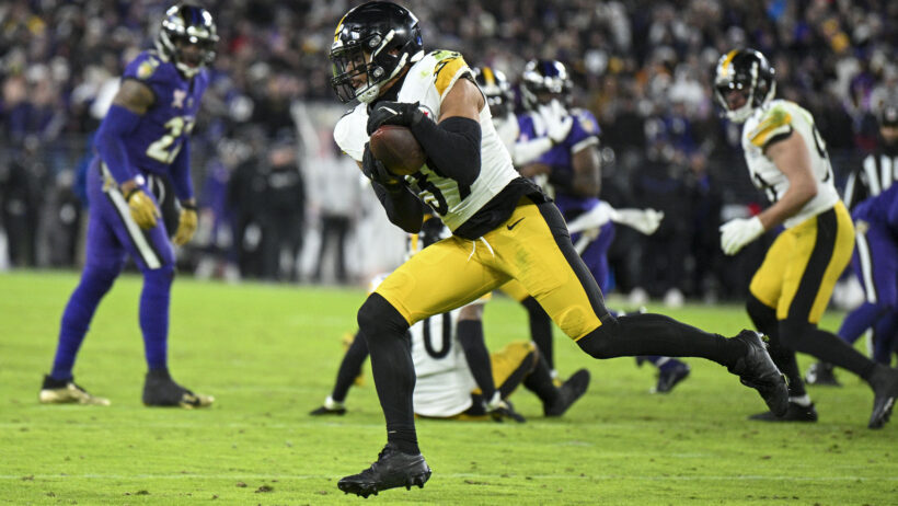 Pittsburgh Steelers safety Minkah Fitzpatrick intercepting a pass