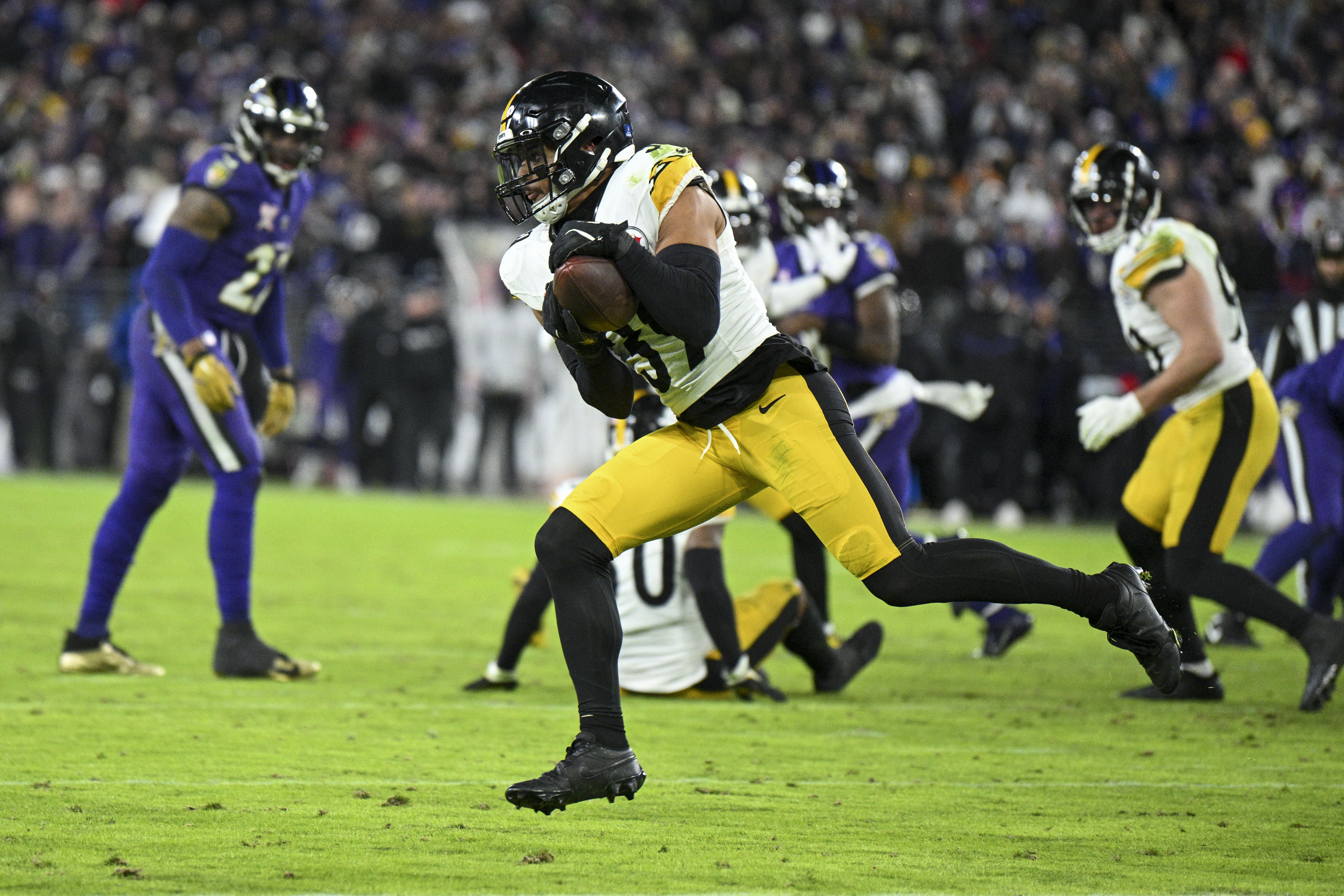 Pittsburgh Steelers safety Minkah Fitzpatrick intercepting a pass
