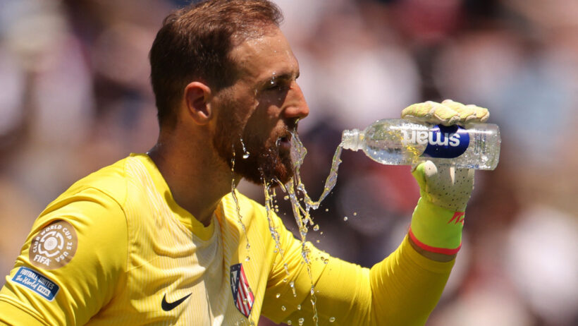 Atletico Madrid goalkeeper Jan Oblak pours water on his face