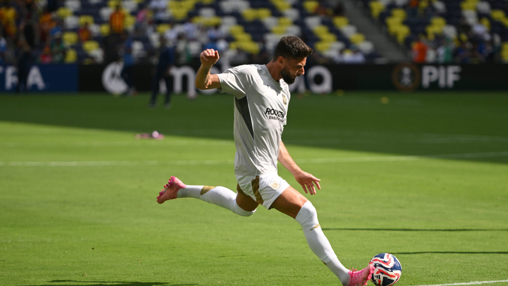 LAFC forward Olivier Giroud taking a free kick