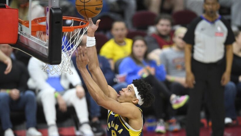 Enrigue Freeman laying the ball in for the Pacers