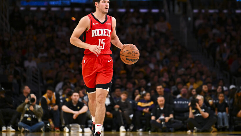 Reed Sheppard dribbling