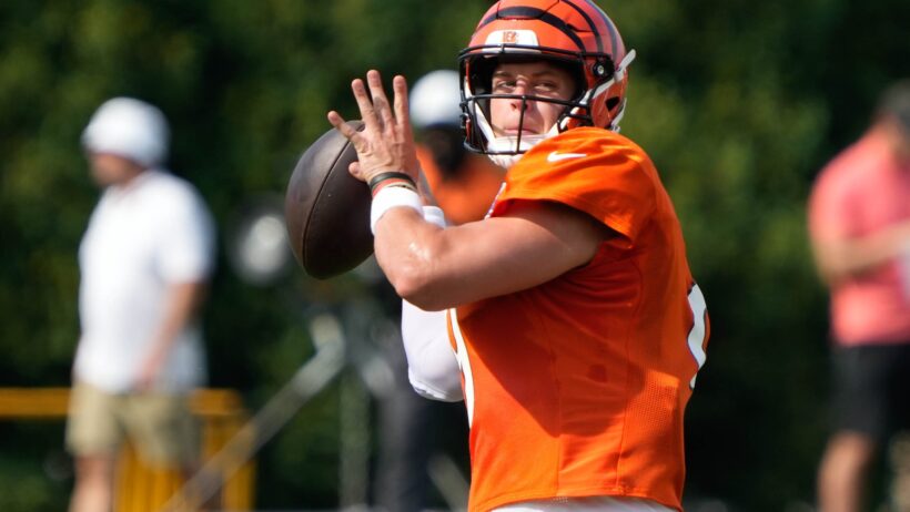 Cincinnati Bengals QB Joe Burrow throwing a pass at training camp