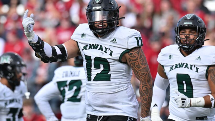Hawaii Warriors defensive lineman Wynden Ho'ohuli celebrates after a sack