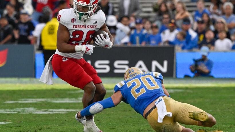 Bryson Donelson runs the ball for Fresno State