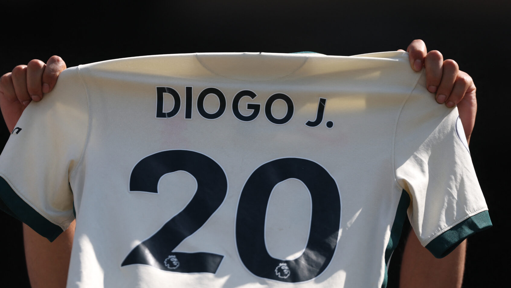 TORCEDOR-HOMENAGEIA-DIOGO-JOTA-LIVERPOOL-NO-MUNDIAL-DE-CLUBES-FIFA