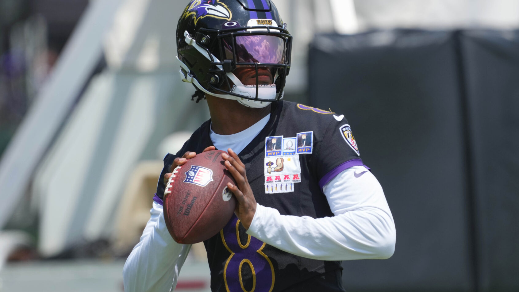 Lamar Jackson throwing the ball in training camp