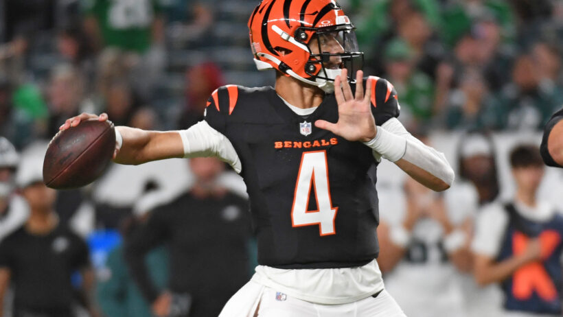 Cincinnati Bengals quarterback Desmond Ridder throwing a pass