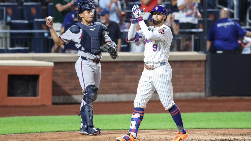 Brandon Nimmo claps after hitting a home run
